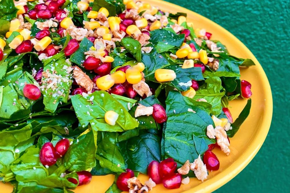 Az Malzemeyle Hazırlanan: Narlı Cevizli Ispanak Salatası