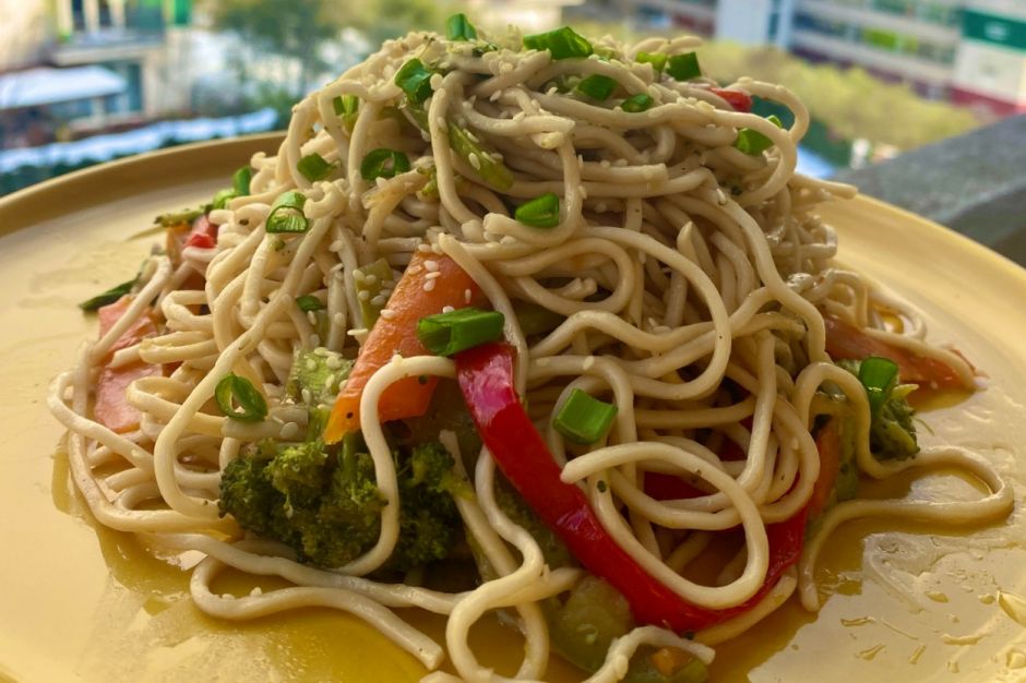 Çin Makarnası: Sebzeli Noodle