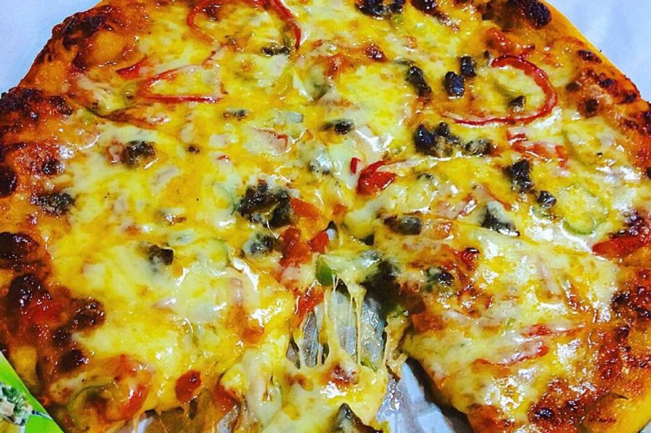 Nefis Hamuruyla: Malzemesi Bol Pizza